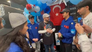 Arnavutk�yl� gen�ler ABD'de d�zenlenen 'D�nya Robot �ampiyonas�'nda' �lkemizi temsil etti