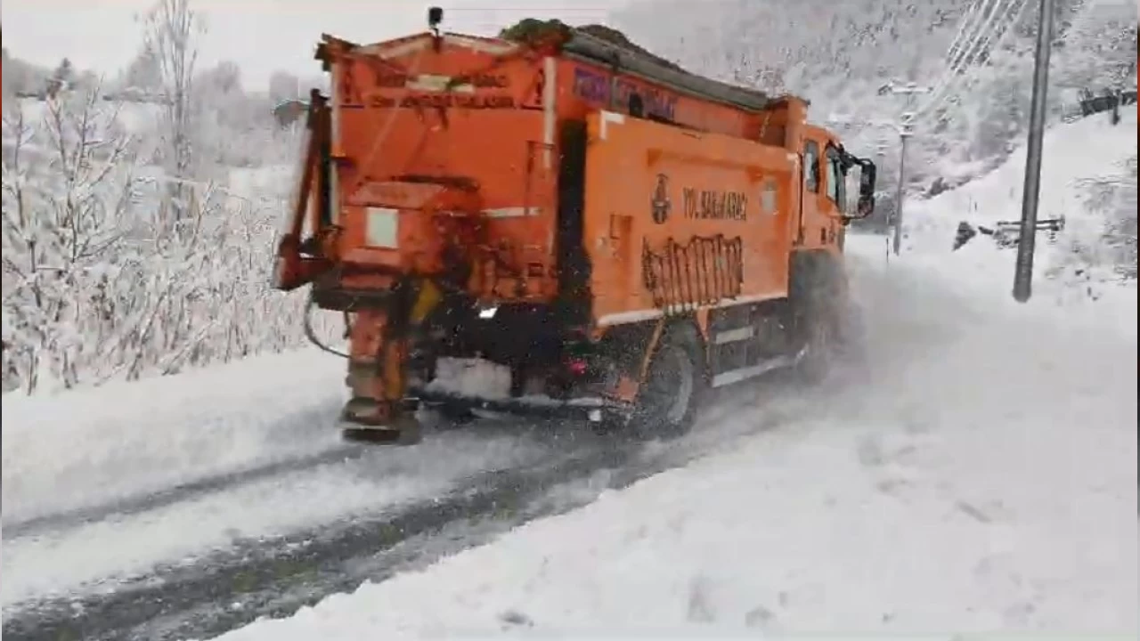 Artvin'de 63 ky yolu ulama kapand