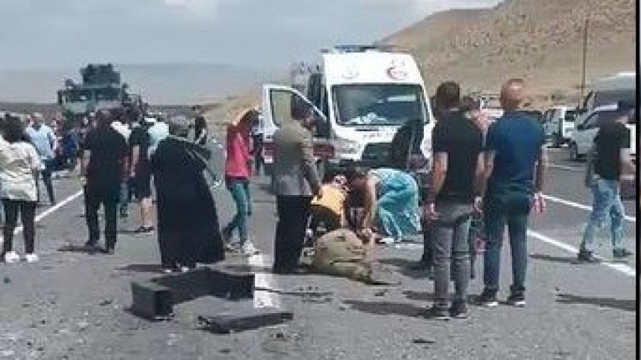 Askeri araçla otomobil çarpıştı