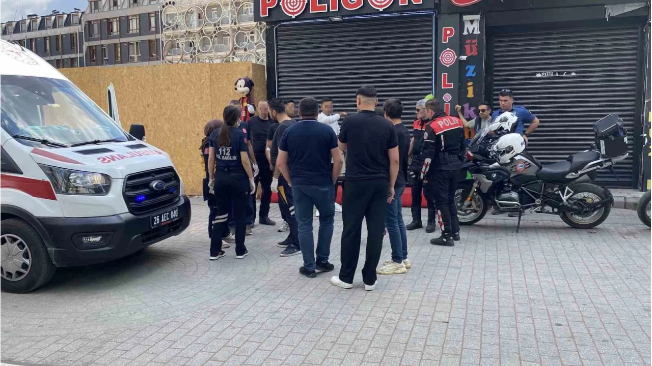 "Askeriz" diyen şahıslar hesap ödemeyince kavga çıktı