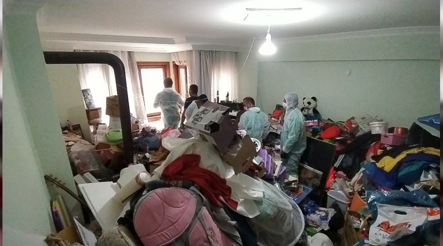 Atmaya kıyamadı, 10 kamyon eşya biriktirdi