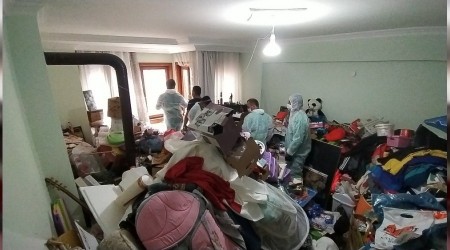 Atmaya kıyamadı, 10 kamyon eşya biriktirdi