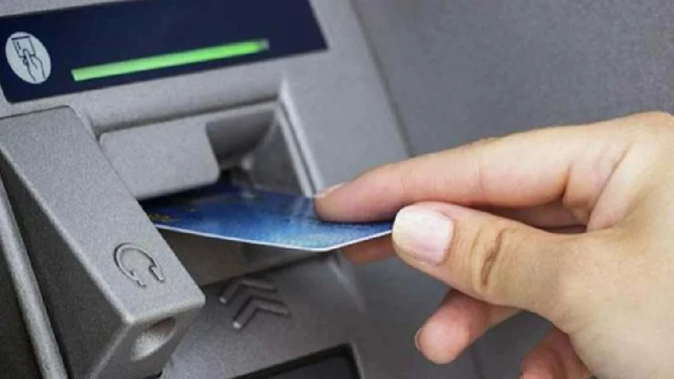 ATM'de unutulan kart i�lemlerinden kullan�c� sorumlu