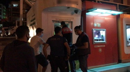 ATM'deki kopyalama düzeneğini vatandaşlar farketti