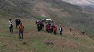 Attan den yaral helikopter ambulansla Van'a sevk edildi