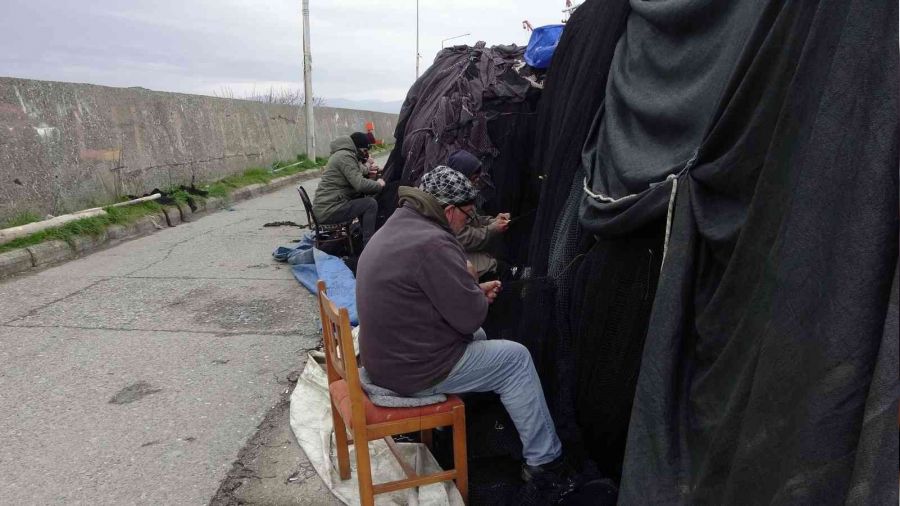 Av yasağı gelmeden balıkçılar ağları bakıma aldı