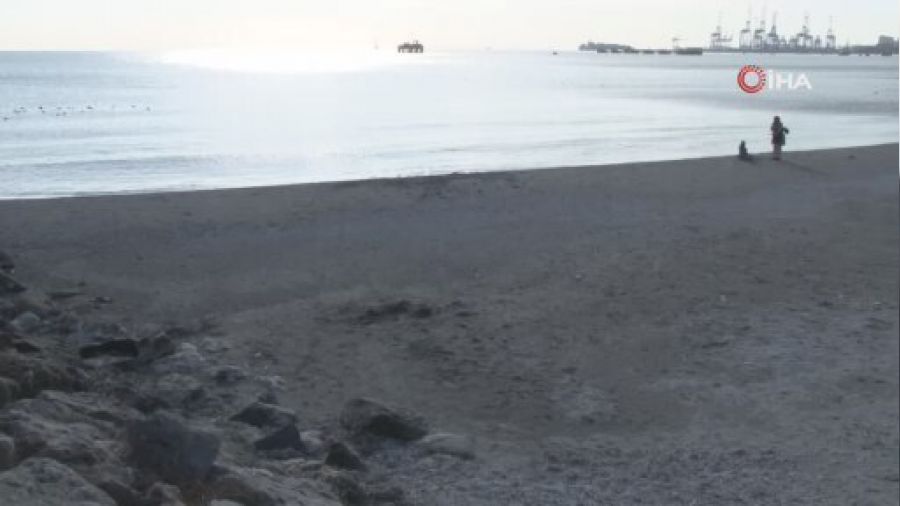 Avc�lar Sahilinde deniz 20 metre �ekildi
