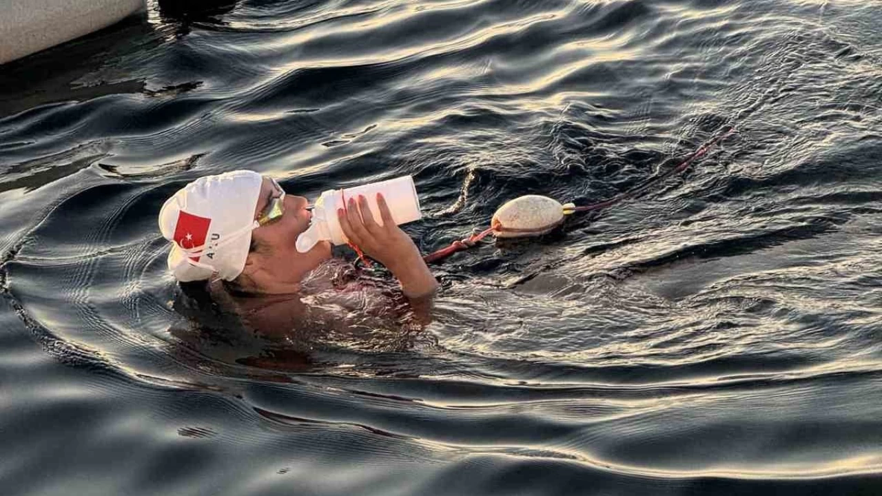 Aysu Türkoğlu Catalina Kanalı'nı başarıyla geçti