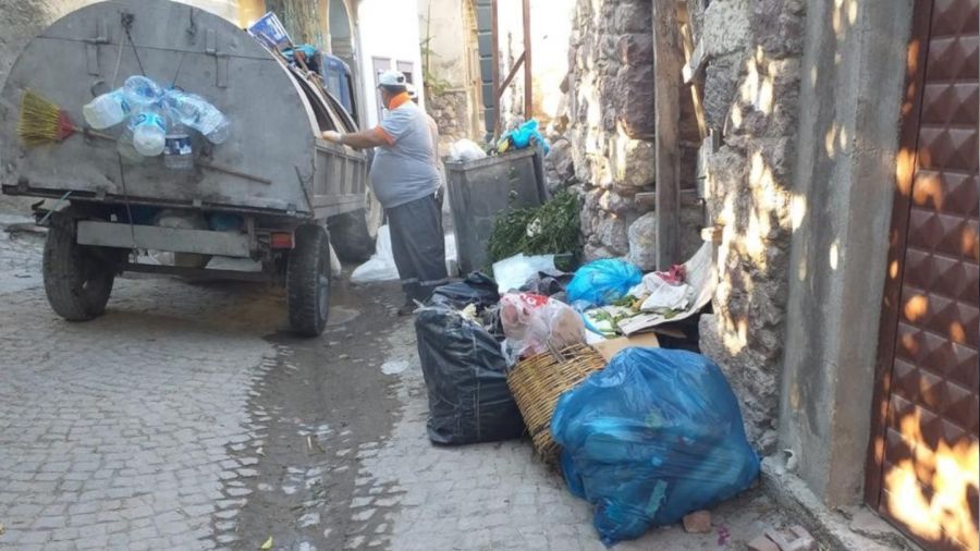 Ayvalık Belediyesi, bayramda 2 bin ton çöp topladı