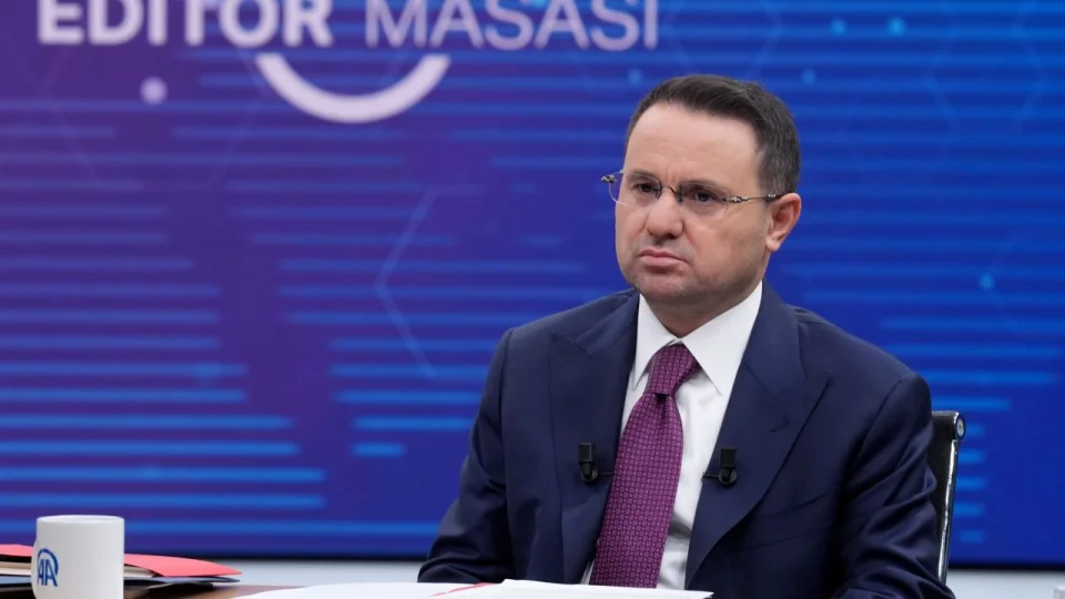 Bakan G�rlek: "5 ki�i paray� iade etti"