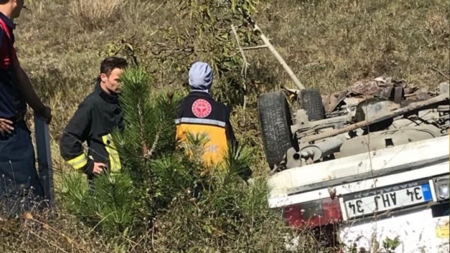 Bariyerlere çarpan otomobil takla attı: 1 ölü