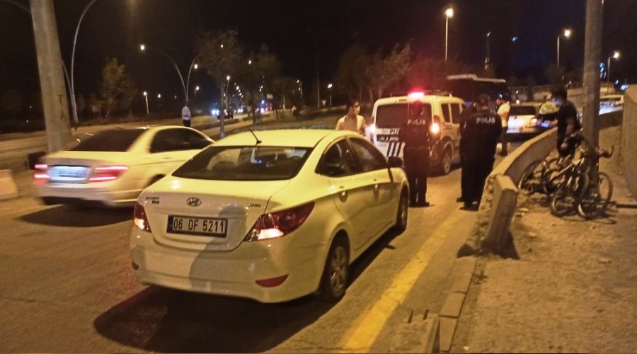 Ba�kent'te bir otomobil, bisikletli gence �arpt�