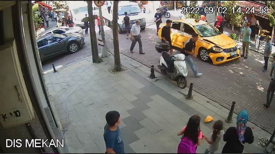 Bayrampaşa'da aynı noktada 2 kaza