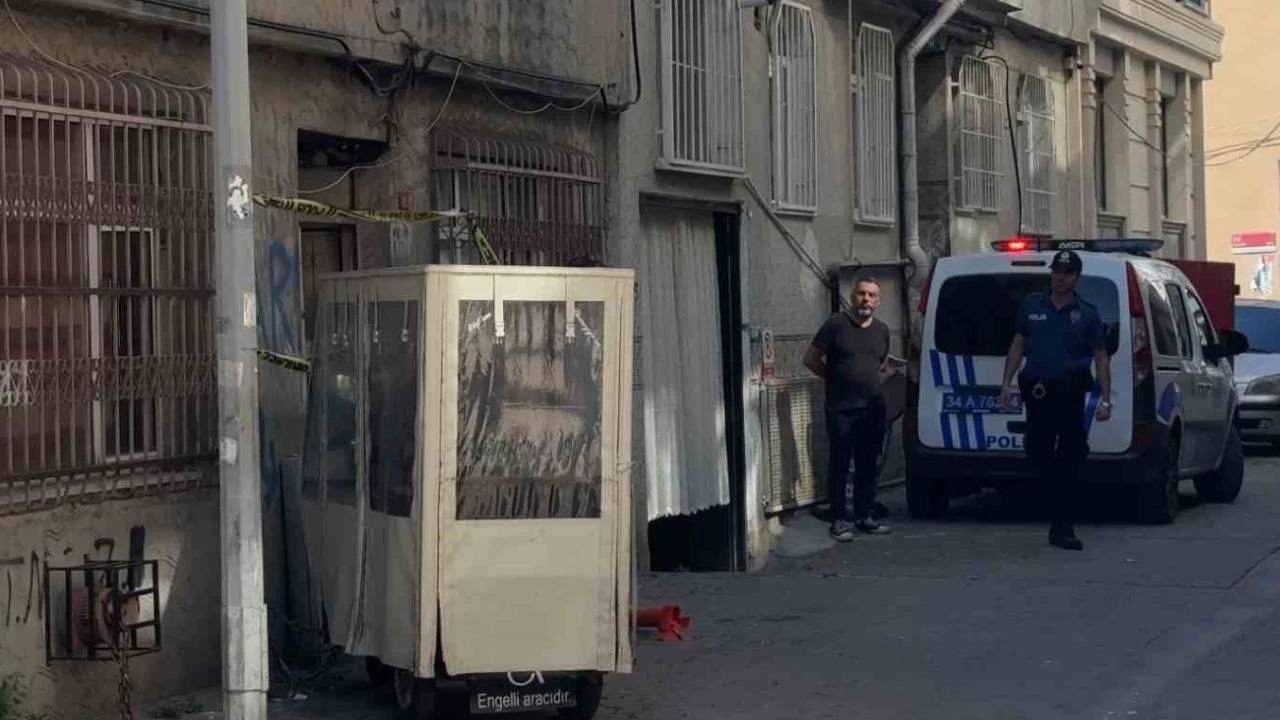 Bayrampaşa'da dehşet: Eşini ve kızını öldürdü