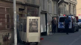 Bayrampaşa'da dehşet: Eşini ve kızını öldürdü
