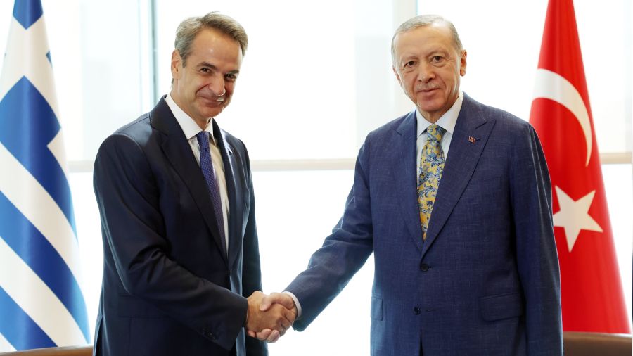 'Benim i�in Mi�otakis diye biri yok' demi�ti, Erdo�an'dan dikkat �ekici g�r��me