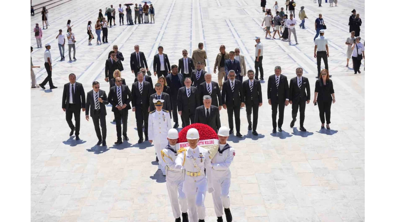 Beşiktaş yönetiminden Anıtkabir'e ziyaret