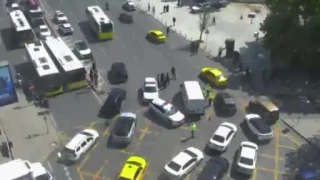 Be�ikta�'ta arac�n �arpt��� kad�n polis memuru a��r yaraland�