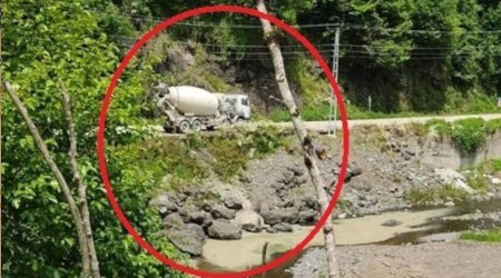 Betonu akarsuya boşaltan mikser, jandarmaya yakalandı