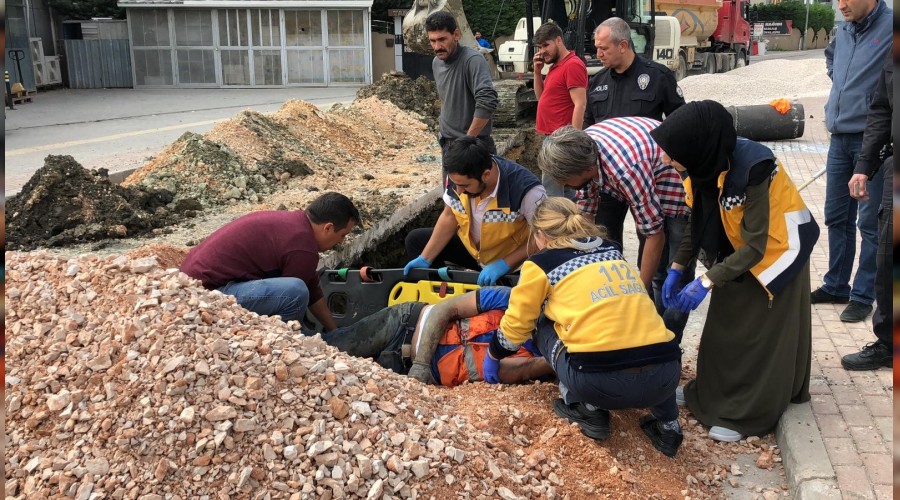 Bir işçi göçük altına kaldı