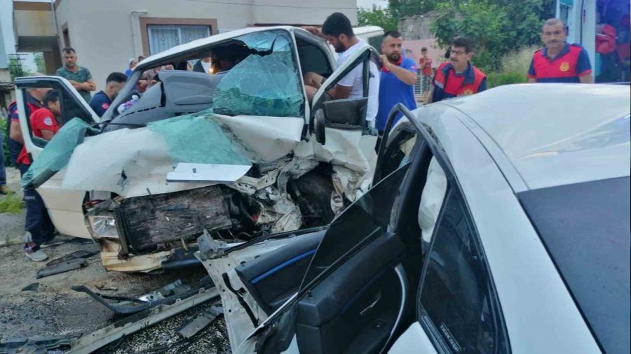 Bir kaza haberi de Osmaniye'den: 1 �l� 10 yaral�