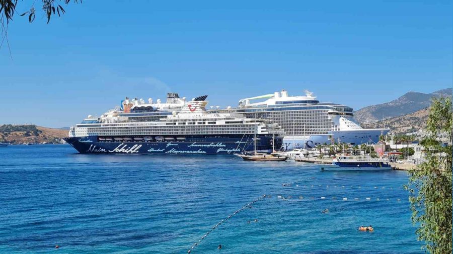 Bodrum'a 2 kruvaziyerle 5 bin 316 turist geldi