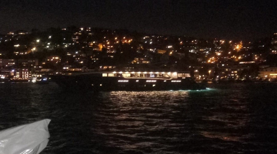 Boğazda kaçak yılbaşı eğlencesine baskın