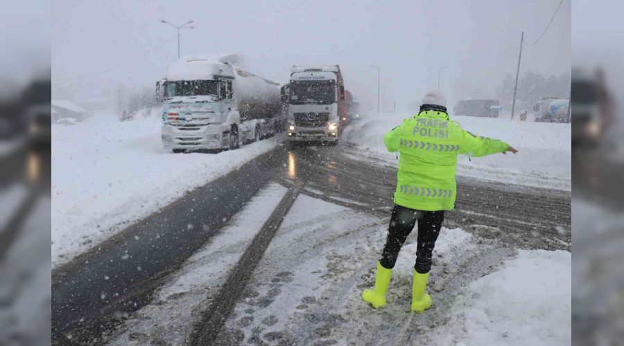 Bolu Da��, t�r ve tankerlerin ge�i�ine kapat�ld�