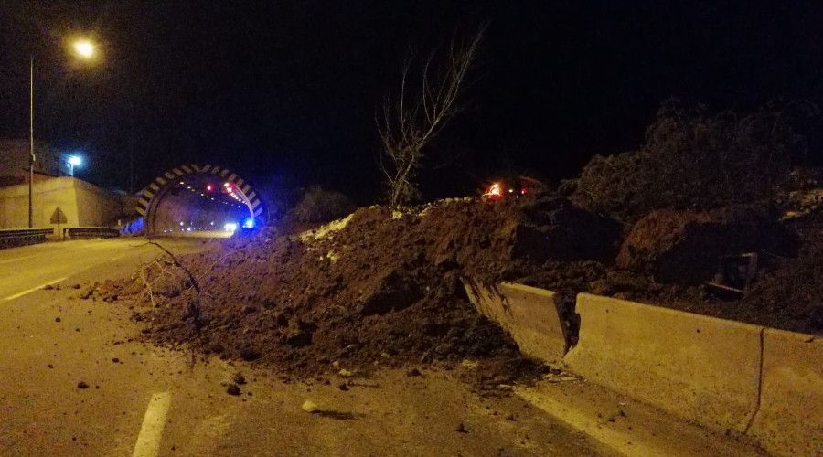 Bolu Dağı Tüneli heyelan sebebiyle çift yönlü trafiğe kapatıldı