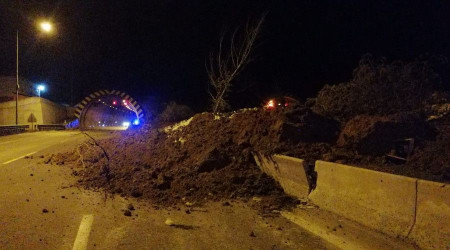 Bolu Dağı Tüneli heyelan sebebiyle çift yönlü trafiğe kapatıldı