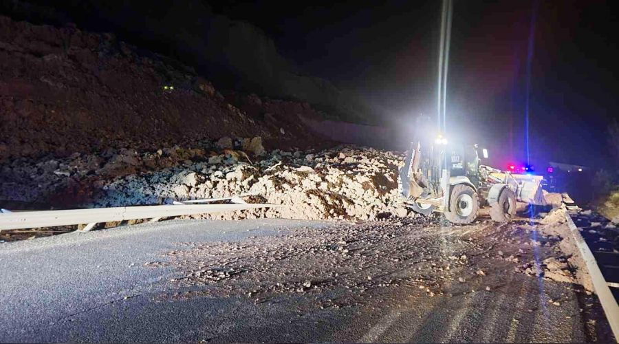 Bolu-Mengen yolu heyelan sebebiyle kapandı