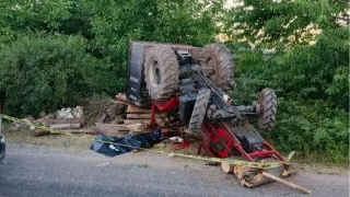 Bolu'da kontrolden kan traktr devrildi: 1 l, 2 yaral