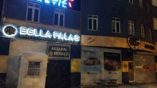 Boand eini dn salonunda vurup intihar etti