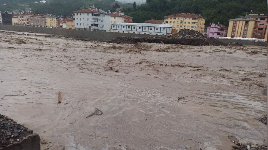 Bozkurt'ta dere yataklarında su seviyesi yükseliyor