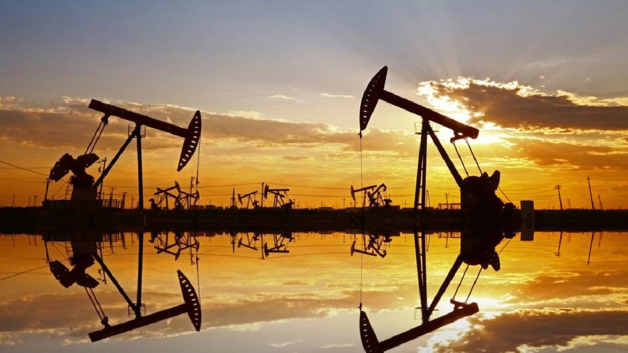 Brent petrolün varil fiyatı 77.49 dolara düştü