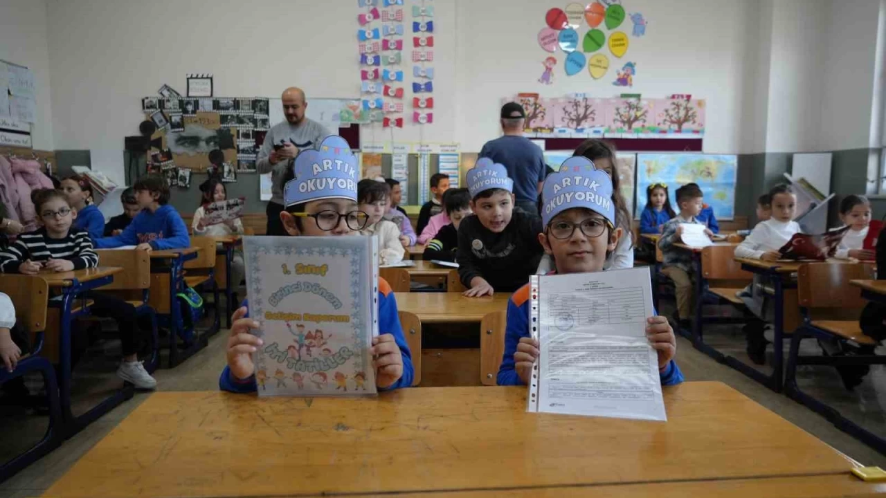 Bu okulda 16 ikiz ��renci karne heyecan� ya�ad�