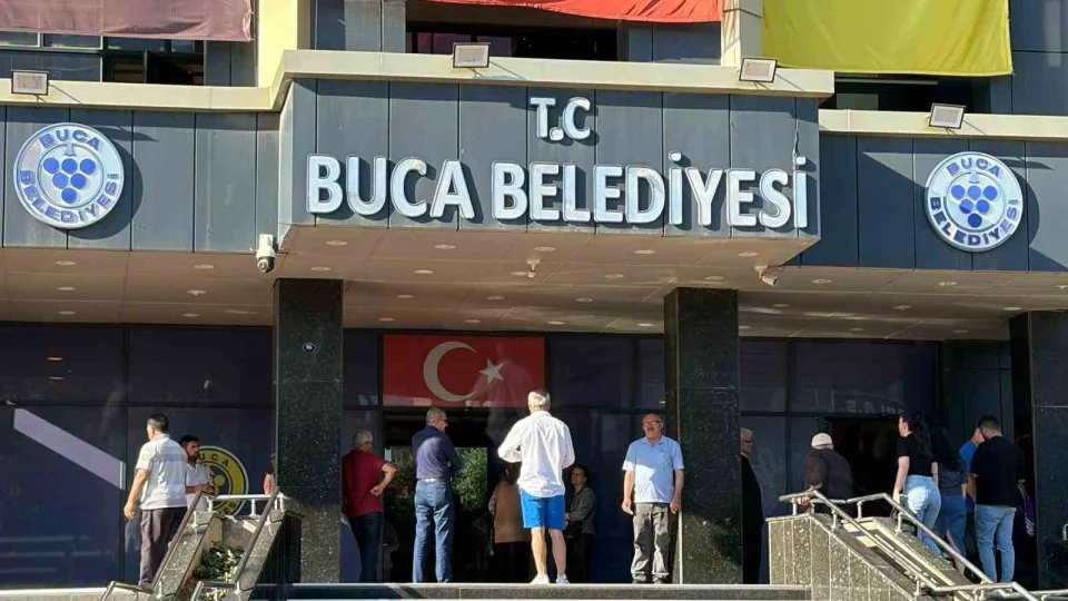Buca Belediyesi yolsuzluk operasyonu: Memurun 13 yar�� at� ��kt�