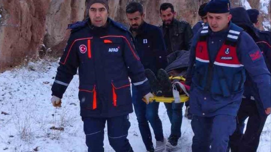 Bunalıma girdi, kayalıklardan atladı