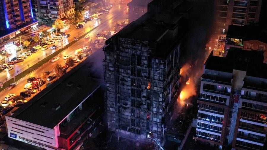 Bursa'da 10 katl� binada ��kan yang�n korkuttu