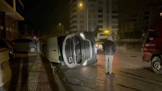 Bursa'da otomobil ile servis minibüsü çarpıştı: 8 yaralı