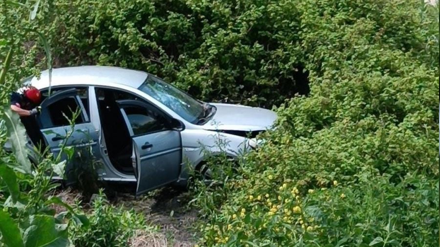 Bursa'da oy kullanmaya giden ailenin arac� tarlaya u�tu: 5 yaral�