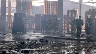 Bursa'da palet fabrikas alevlere teslim oldu