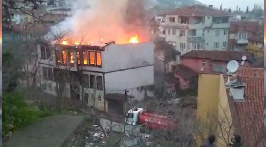 Bursa'da tarihi konaklar bir bir yanıyor