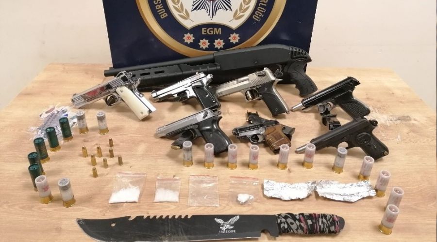 Bursa'da uyu�turucu operasyonu: 34 g�zalt�