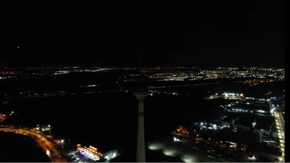 B�y�k�ekmece Televizyon Kulesi hava trafi�i i�in tehlike sa��yor