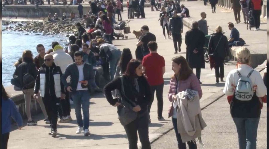 Caddebostan sahili hafta sonunda doldu taştı