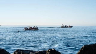Cadiz kylarnda srat teknesinden atlan gmenlerden 4' ld
