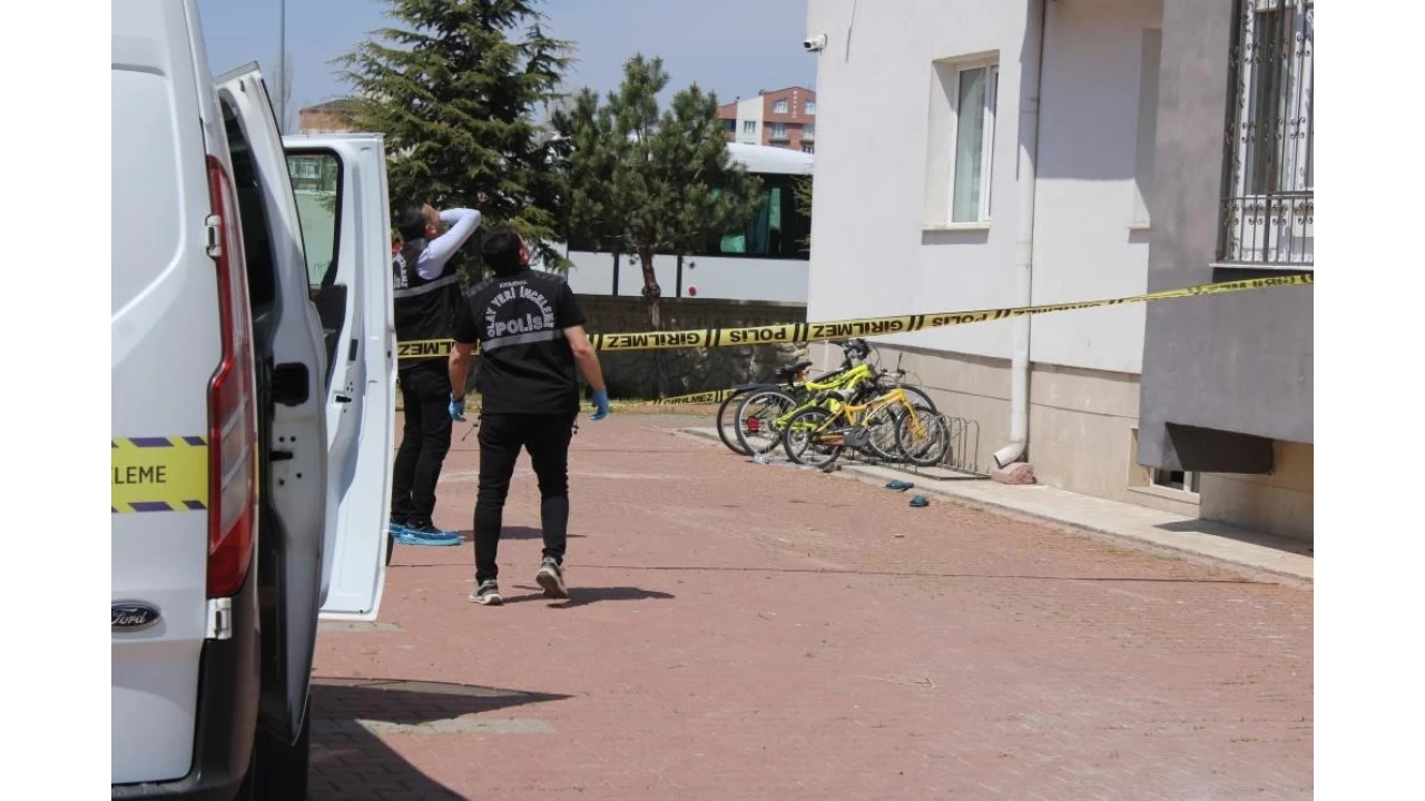 Cam silerken 4'üncü kattan düştü