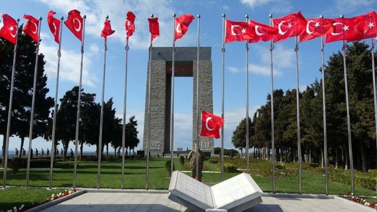 �anakkale�nin tarihi ve do�al g�zellikleri b�y�l�yor