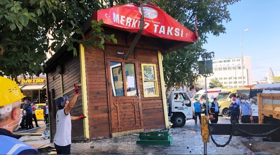 Çatışmaların yaşandığı taksi durakları kaldırıldı